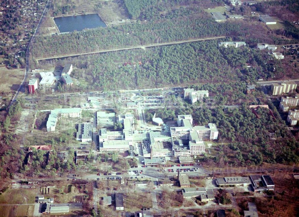 Berlin-Spandau aus der Vogelperspektive: 17.03.2004 BERLIN-Spandau, Evangelisches Waldkrankenhaus Spandau im Bereich der Griesingerstr.