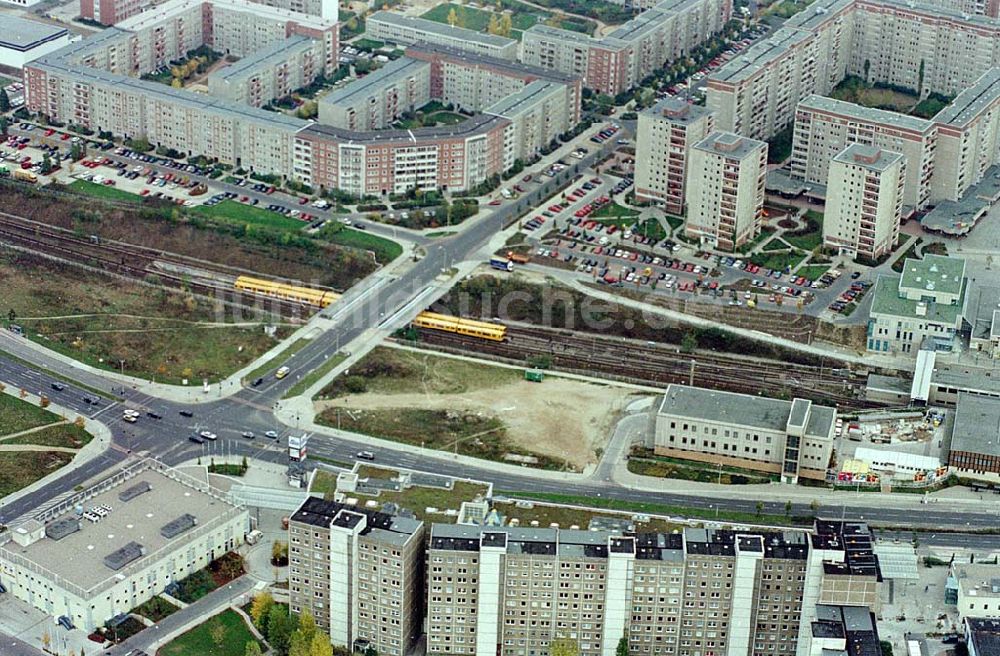 Berlin Hellersdorf aus der Vogelperspektive: 24.09.1995 Berlin, Spree - Center Hellersdorf