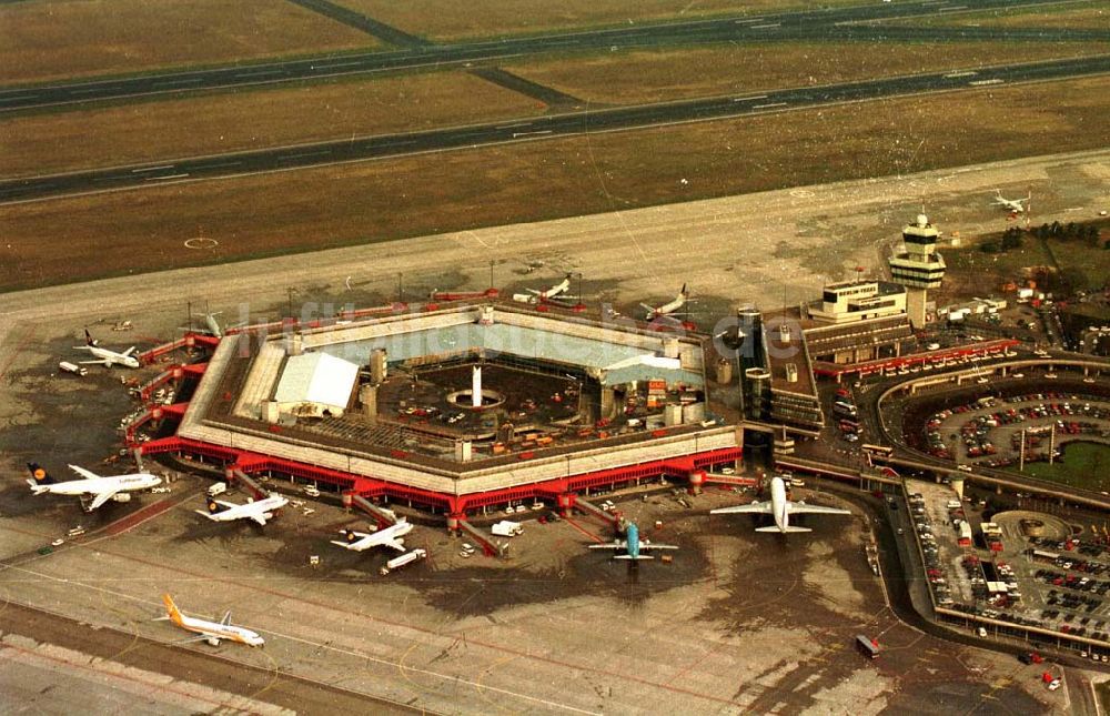 Berlin von oben - Berlin Tegel Flugplatz 02.1995