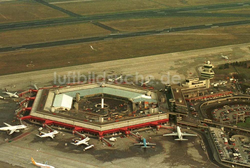 Berlin aus der Vogelperspektive: Berlin Tegel Flugplatz 02.1995