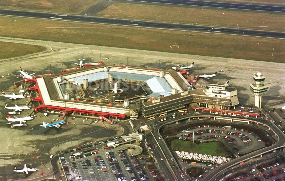 Luftbild Berlin - 26.03.1995 Berlin-Tegel Umbau des Abfertigungsgebäudes am Flughafen-Tegel