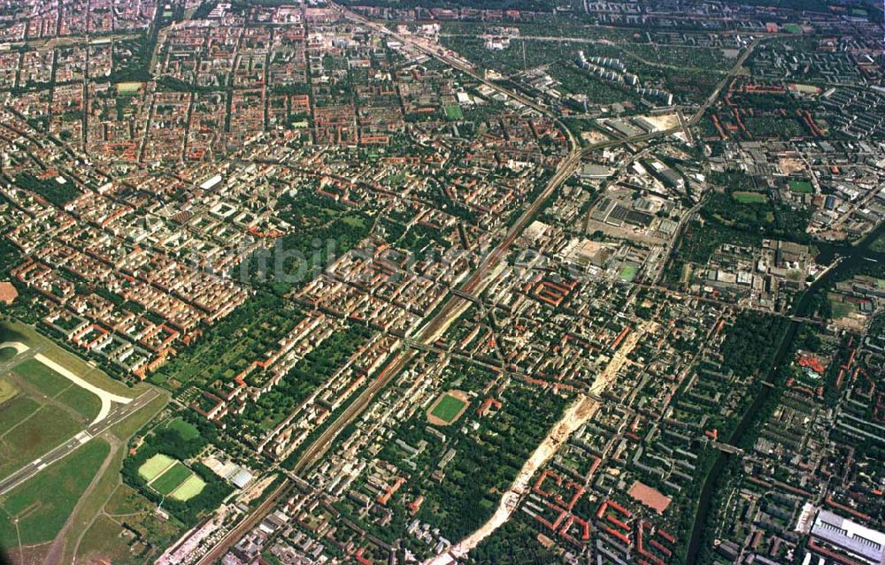 Berlin von oben - Berlin - Tempelhof / Neukölln aus 10000 ft Höhe