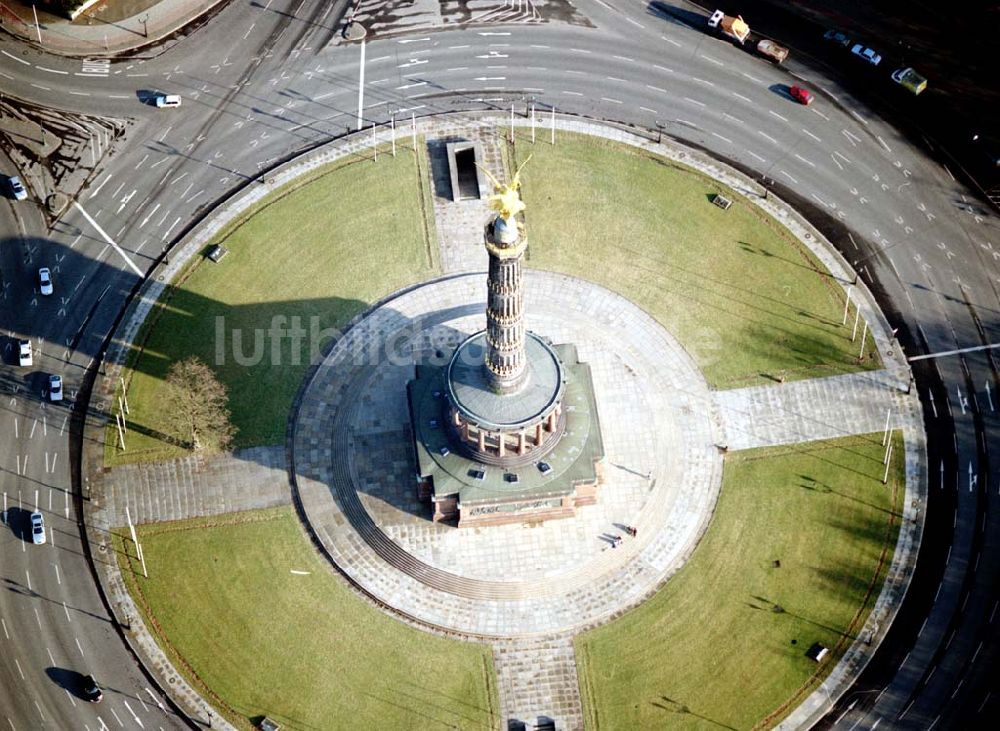 Luftaufnahme Berlin - Tiergarten - 20.01.2003 Berlin - Tiergarten Blick auf die Siegessäule im Berliner Tiergarten Foto: Robert Grahn