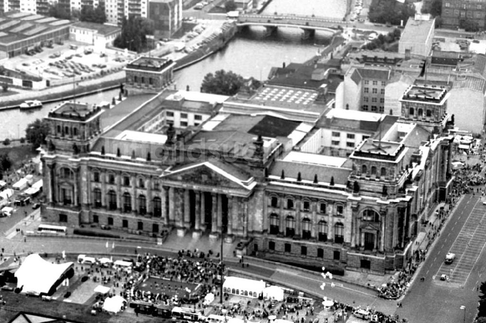 Berlin von oben - 02.10.1994 Berlin-Tiergarten Gelände am Berliner Reichstag