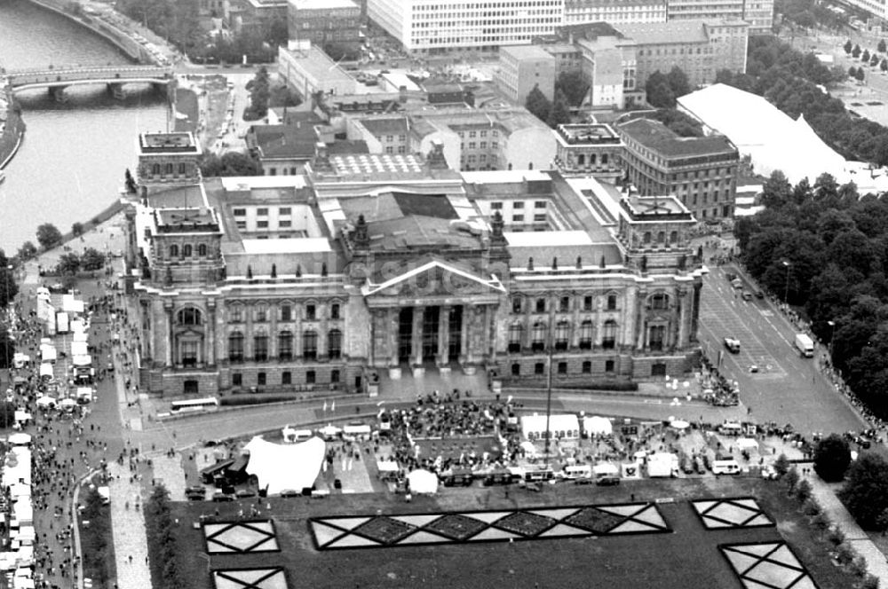 Berlin aus der Vogelperspektive: 02.10.1994 Berlin-Tiergarten Gelände am Berliner Reichstag