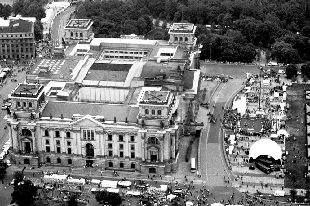 Berlin aus der Vogelperspektive: 02.10.1994 Berlin-Tiergarten Gelände am Berliner Reichstag