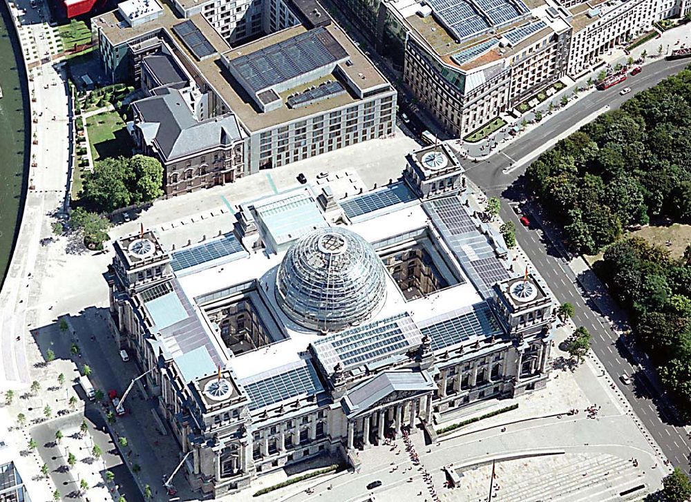 Berlin - Tiergarten (Spreebogen) von oben - Berlin Tiergarten Regierungsviertel im Berliner Tiegarten mit dem Reichstag Paul-Löbe-Haus und Marie-Elisabeth-Lüders-Haus am Spreebogen Im Auftrag der Bundesbaugesellschaft mbH