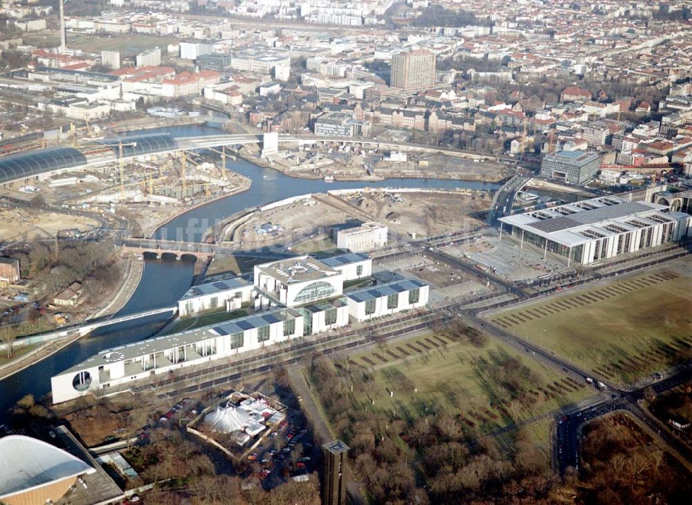 Luftaufnahme Berlin - Tiergarten - Berlin Tiergarten Regierungsviertel im Berliner Tiergarten mit dem Reichstag Paul-Löbe-Haus und Marie-Elisabeth-Lüders-Haus 19