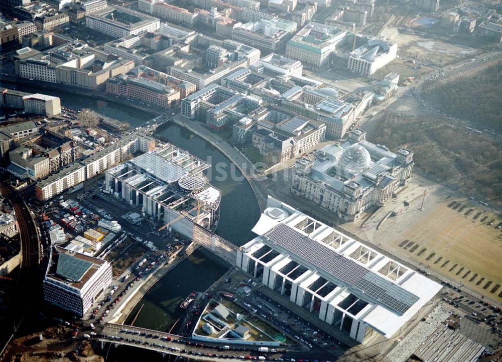 Berlin - Tiergarten aus der Vogelperspektive: Berlin Tiergarten Regierungsviertel im Berliner Tiergarten mit dem Reichstag Paul-Löbe-Haus und Marie-Elisabeth-Lüders-Haus 19