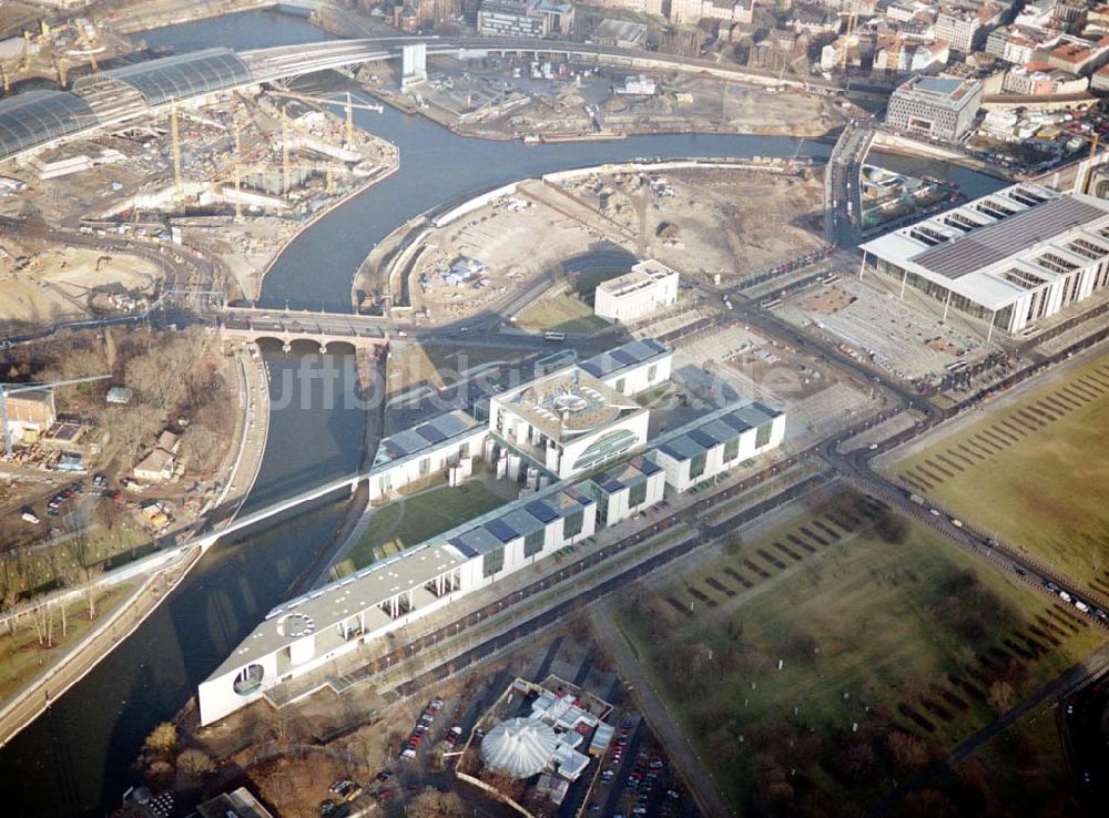 Berlin - Tiergarten aus der Vogelperspektive: Berlin Tiergarten Regierungsviertel im Berliner Tiergarten mit dem Reichstag Paul-Löbe-Haus und Marie-Elisabeth-Lüders-Haus 19