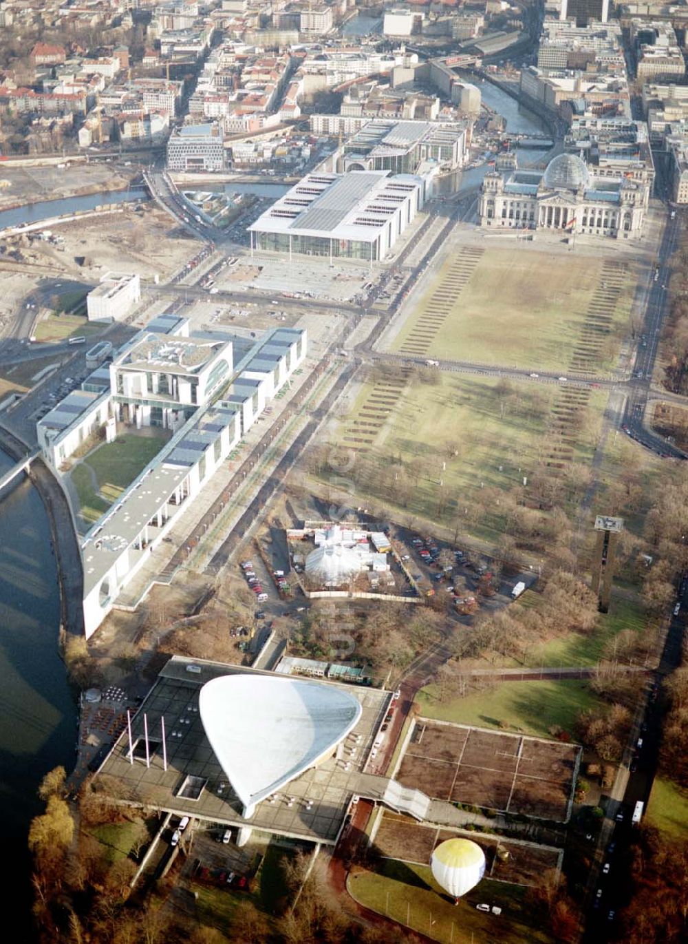 Luftbild Berlin - Tiergarten - Berlin Tiergarten Regierungsviertel im Berliner Tiergarten mit dem Reichstag Paul-Löbe-Haus und Marie-Elisabeth-Lüders-Haus 19