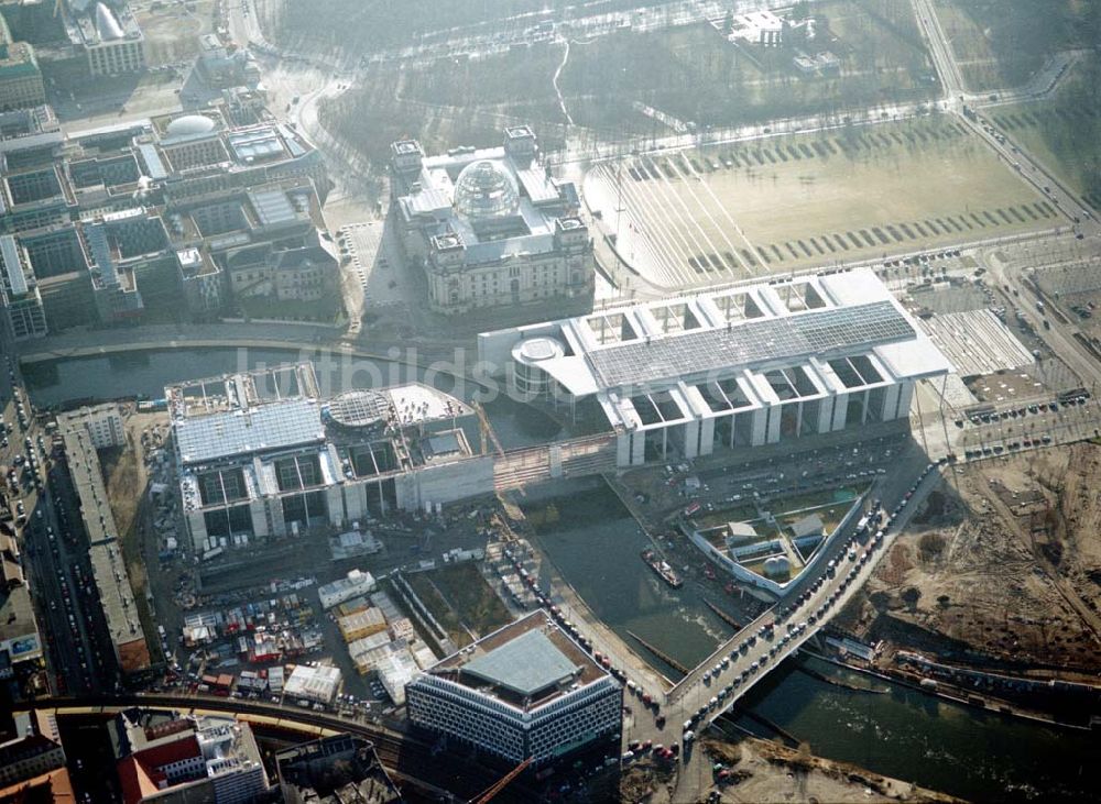 Luftaufnahme Berlin - Tiergarten - Berlin Tiergarten Regierungsviertel im Berliner Tiergarten mit dem Reichstag Paul-Löbe-Haus und Marie-Elisabeth-Lüders-Haus 19