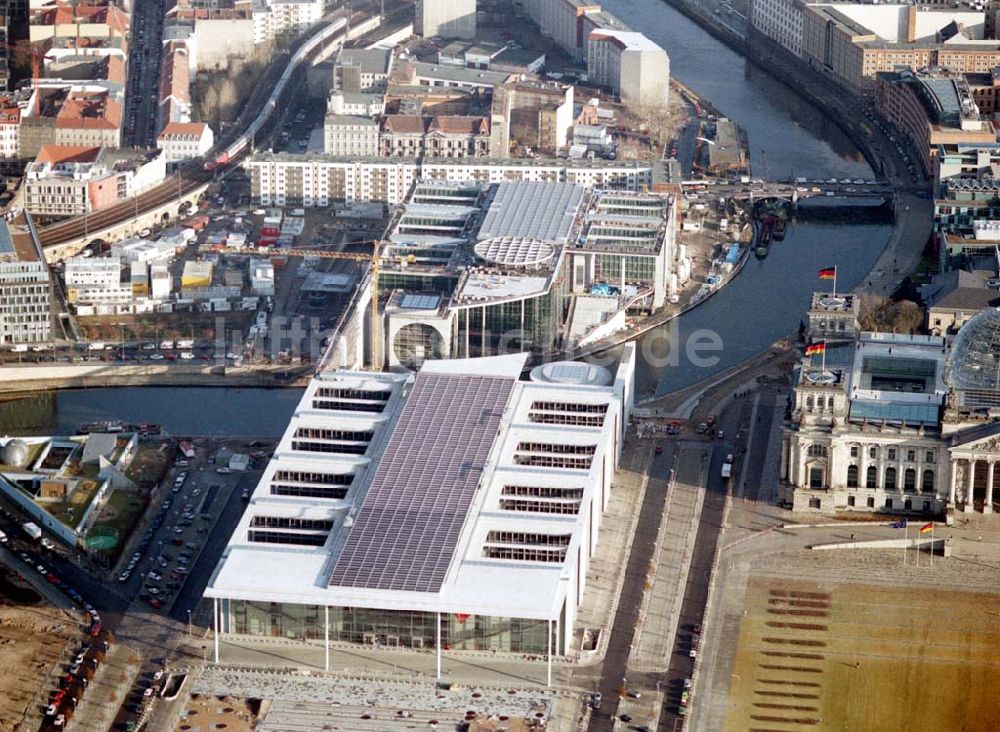 Berlin - Tiergarten aus der Vogelperspektive: Berlin Tiergarten Regierungsviertel im Berliner Tiergarten mit dem Reichstag Paul-Löbe-Haus und Marie-Elisabeth-Lüders-Haus 19