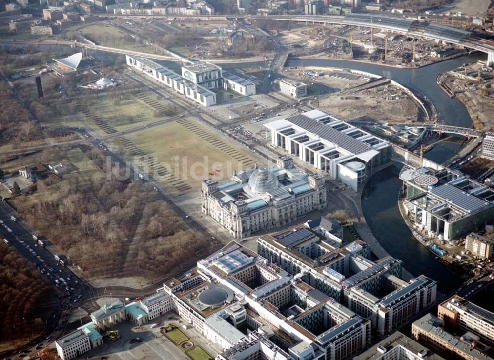 Luftbild Berlin - Tiergarten - Berlin Tiergarten Regierungsviertel im Berliner Tiergarten mit dem Reichstag Paul-Löbe-Haus und Marie-Elisabeth-Lüders-Haus 19