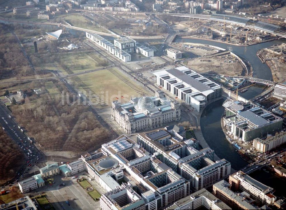 Luftaufnahme Berlin - Tiergarten - Berlin Tiergarten Regierungsviertel im Berliner Tiergarten mit dem Reichstag Paul-Löbe-Haus und Marie-Elisabeth-Lüders-Haus 19