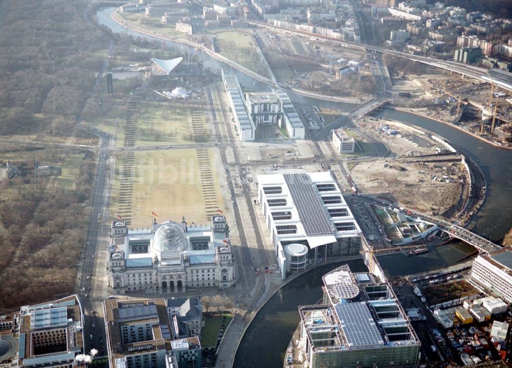 Luftaufnahme Berlin - Tiergarten - Berlin Tiergarten Regierungsviertel im Berliner Tiergarten mit dem Reichstag Paul-Löbe-Haus und Marie-Elisabeth-Lüders-Haus 19