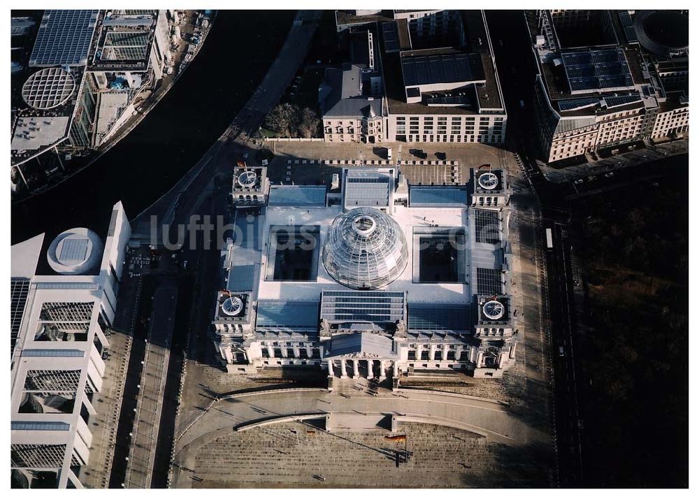 Berlin - Tiergarten aus der Vogelperspektive: Berlin Tiergarten Regierungsviertel im Berliner Tiergarten mit dem Reichstag Paul-Löbe-Haus und Marie-Elisabeth-Lüders-Haus 19