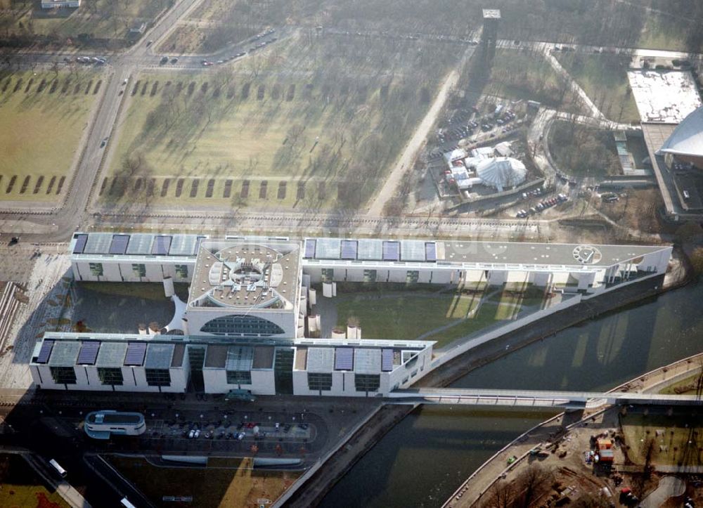 Luftaufnahme Berlin - Tiergarten - Berlin Tiergarten Regierungsviertel im Berliner Tiergarten mit dem Reichstag Paul-Löbe-Haus und Marie-Elisabeth-Lüders-Haus 19