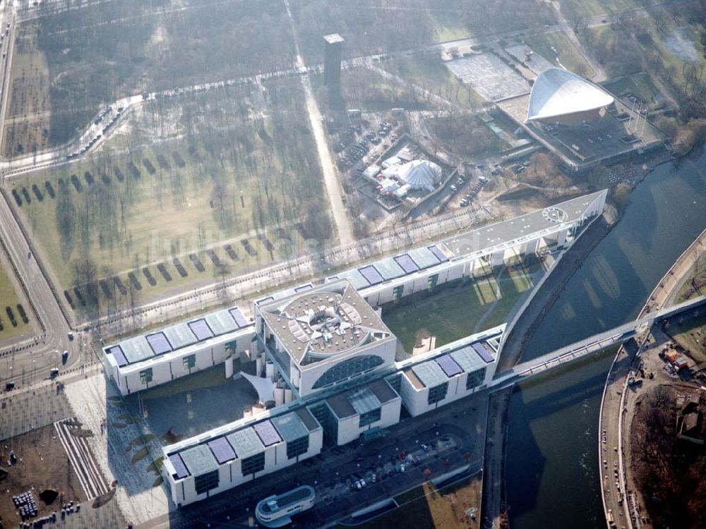 Luftaufnahme Berlin - Tiergarten - Berlin Tiergarten Regierungsviertel im Berliner Tiergarten mit dem Reichstag Paul-Löbe-Haus und Marie-Elisabeth-Lüders-Haus 19