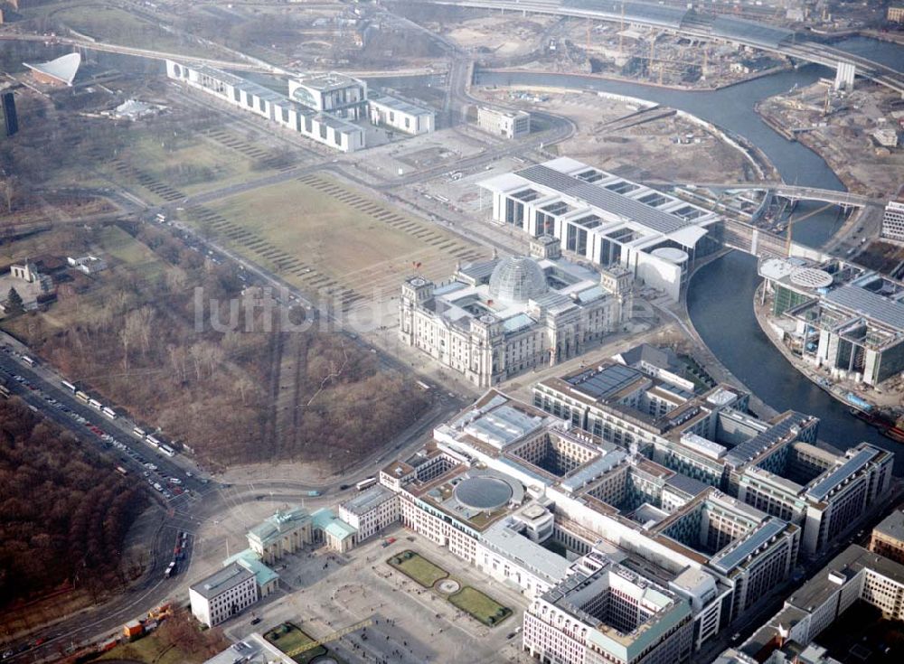 Luftbild Berlin - Tiergarten - Berlin Tiergarten Regierungsviertel im Berliner Tiergarten mit dem Reichstag Paul-Löbe-Haus und Marie-Elisabeth-Lüders-Haus 19