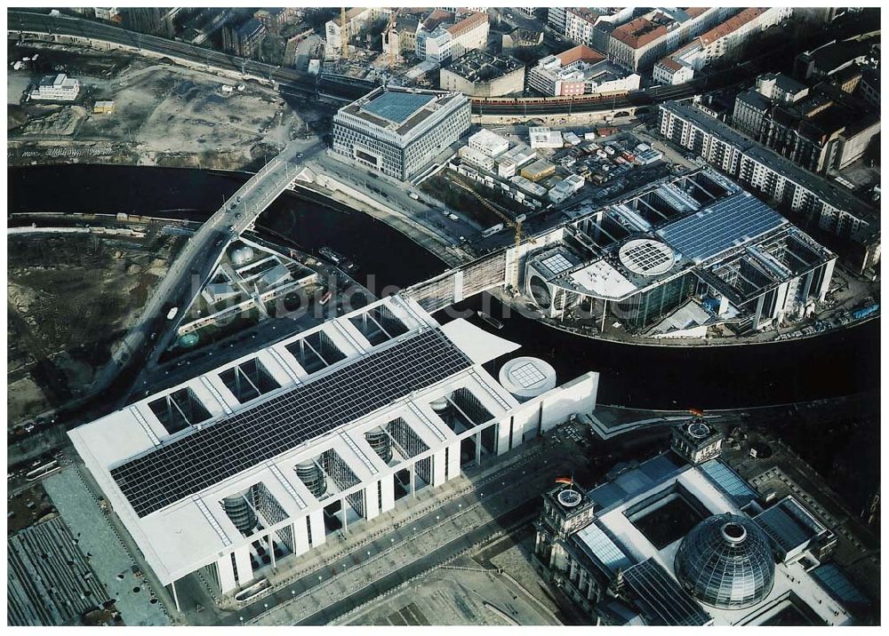 Berlin - Tiergarten aus der Vogelperspektive: Berlin Tiergarten Regierungsviertel im Berliner Tiergarten mit dem Reichstag Paul-Löbe-Haus und Marie-Elisabeth-Lüders-Haus 19