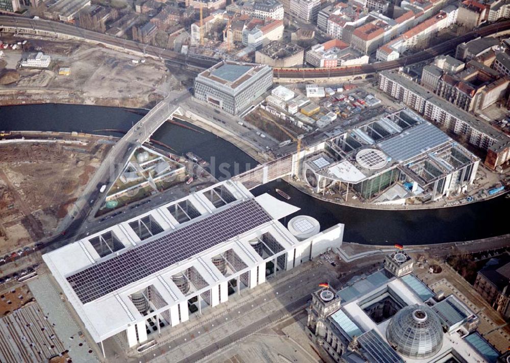 Berlin - Tiergarten aus der Vogelperspektive: Berlin Tiergarten Regierungsviertel im Berliner Tiergarten mit dem Reichstag Paul-Löbe-Haus und Marie-Elisabeth-Lüders-Haus 19