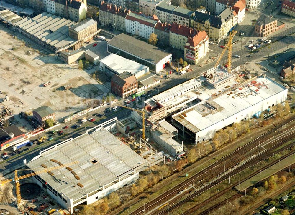 Berlin - Treptow - Schöneweide von oben - Berlin - Treptow Neubau eines KAUFLAND- Einkauf-Centers am S-Bhf. Schöneweide 05.11.2002