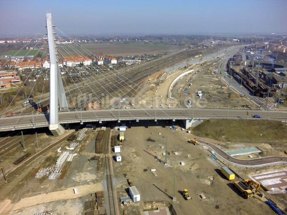 Halle (Saale) von oben - Berliner Brücke in Halle (Saale) im Bundesland Sachsen-Anhalt