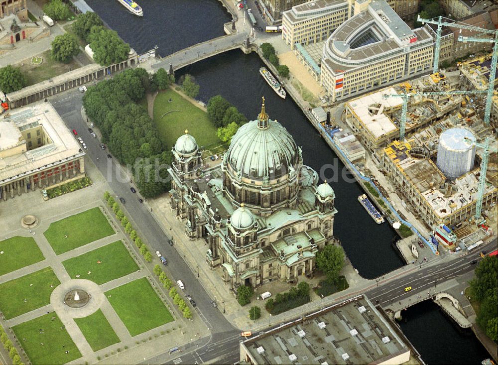 Luftbild Berlin - Berliner Dom am Lustgarten im Stadtteil Mitte