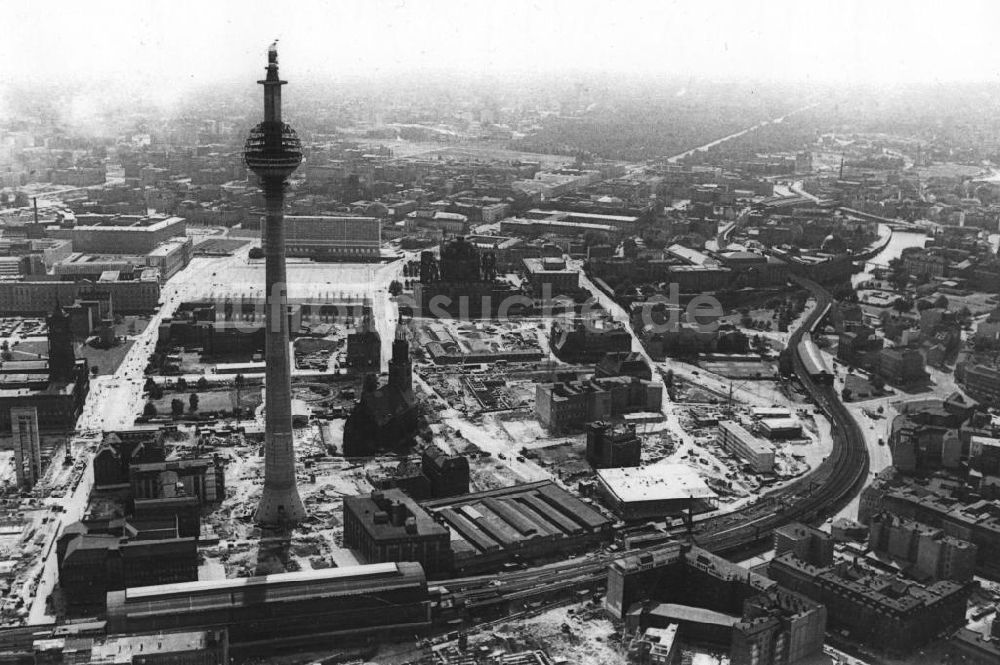 Berlin aus der Vogelperspektive: Berliner Fernsehturm