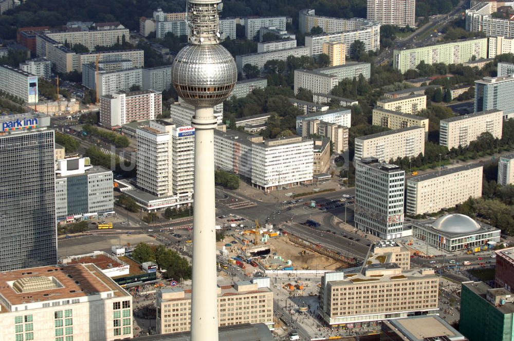 Berlin von oben - Berliner Fernsehturm am Alexanderplatz