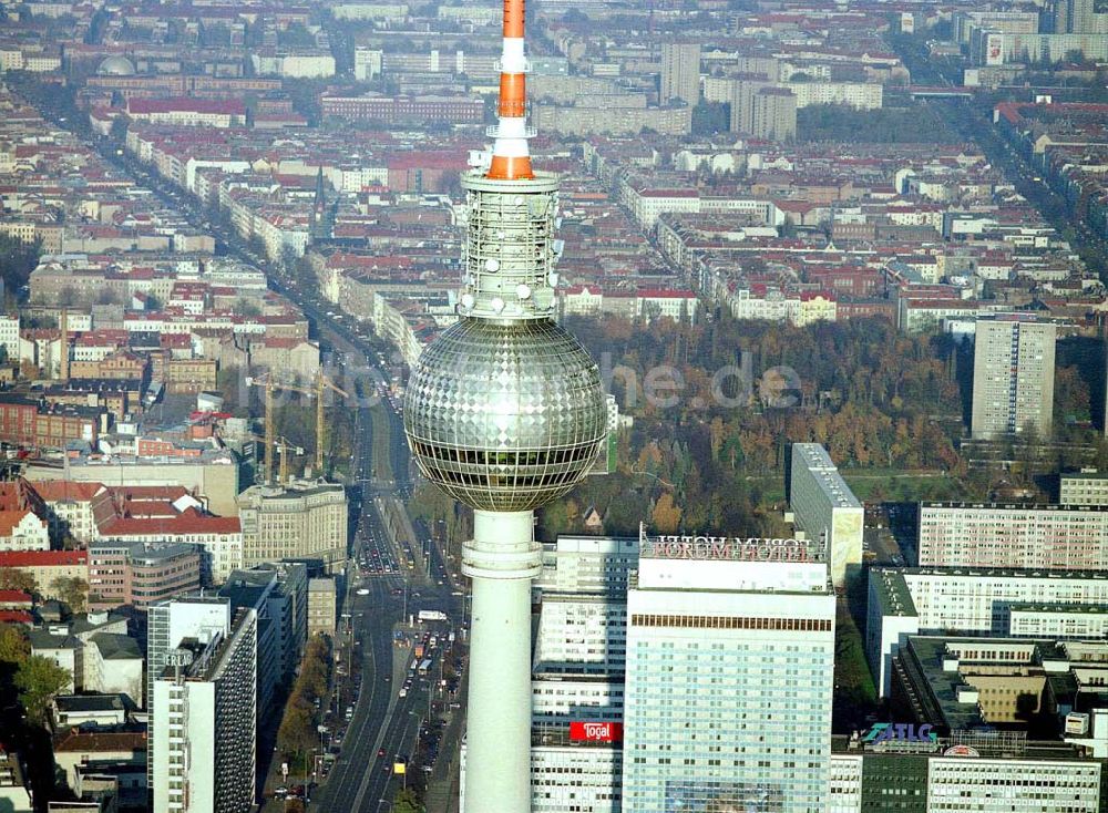 Berlin aus der Vogelperspektive: Berliner Fernsehturm in Berlin - Mitte.