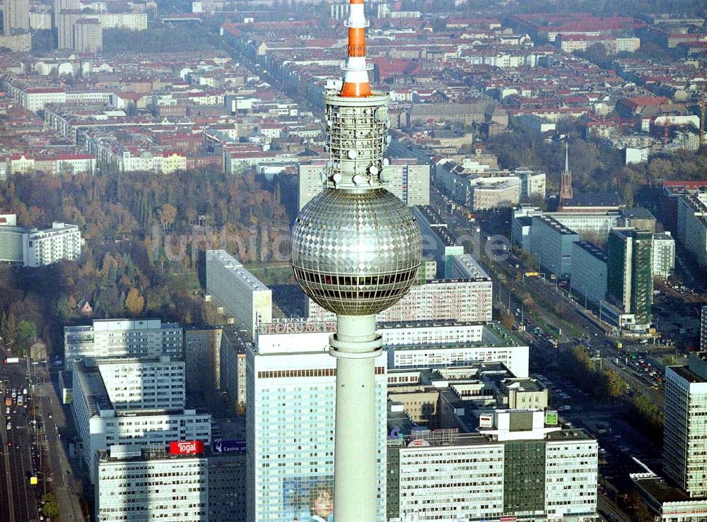 Luftbild Berlin - Berliner Fernsehturm in Berlin - Mitte.