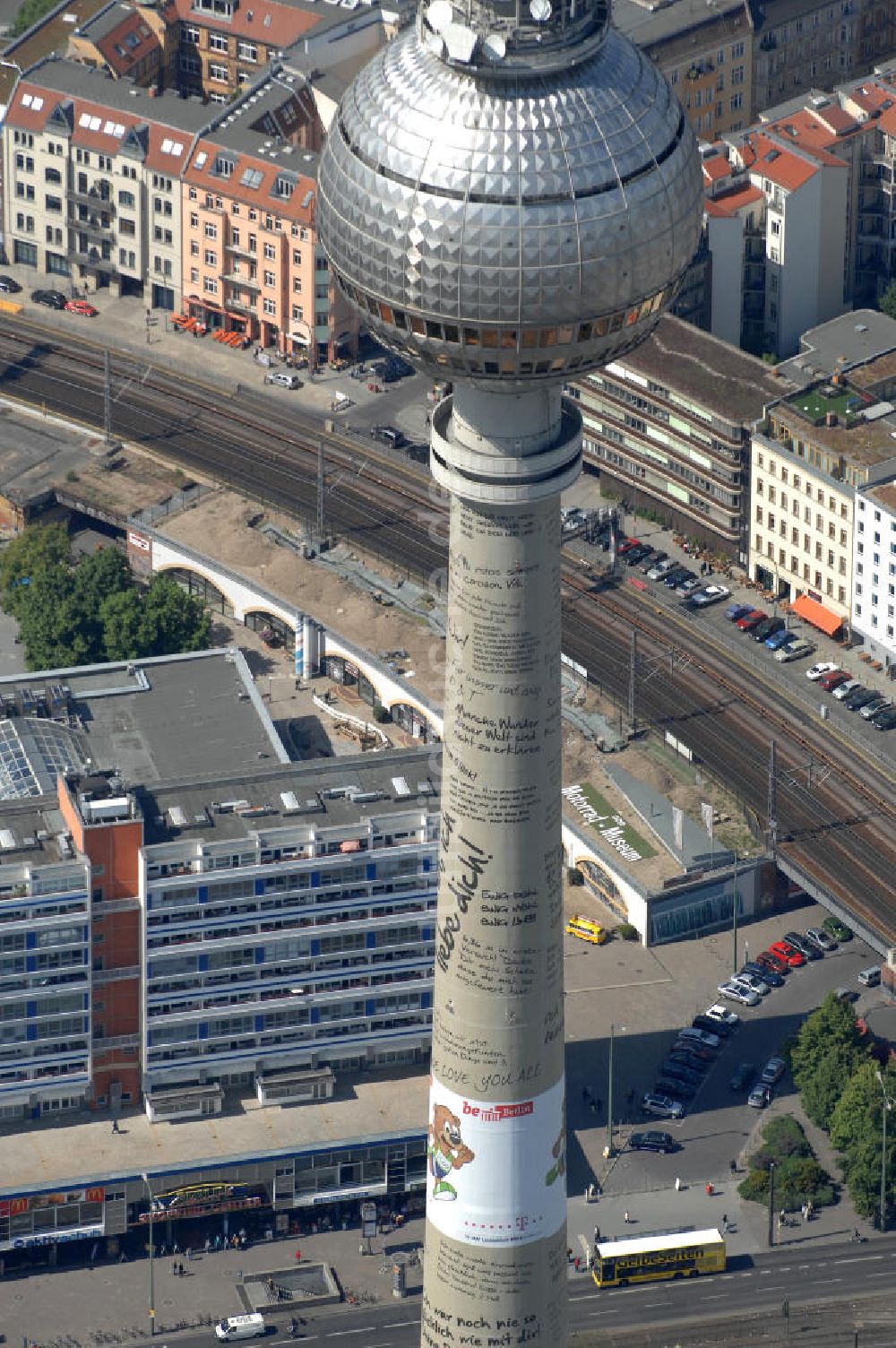 Berlin von oben - Berliner Fernsehturm mit Liebesbotschaften