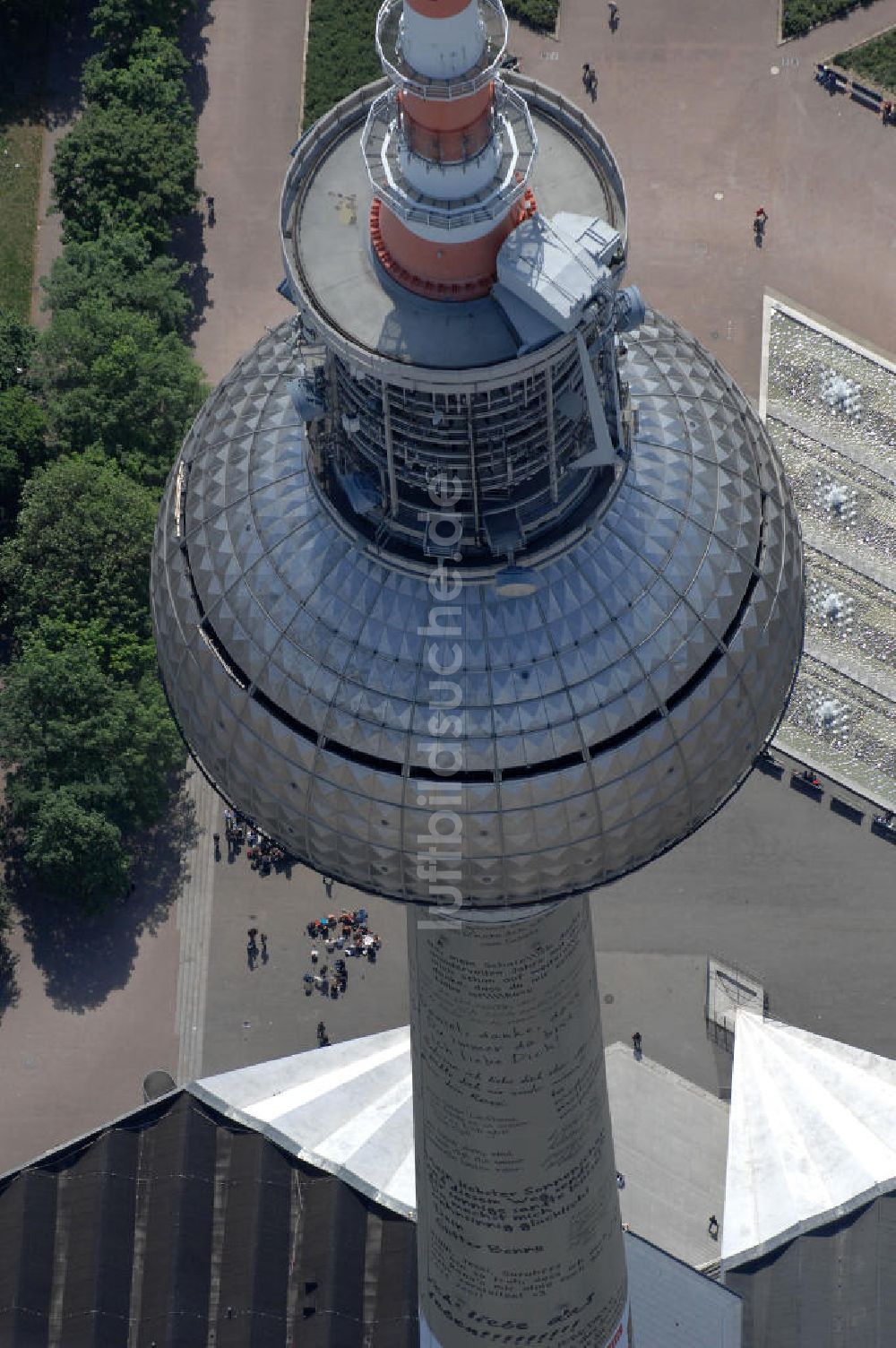 Berlin von oben - Berliner Fernsehturm mit Liebesbotschaften