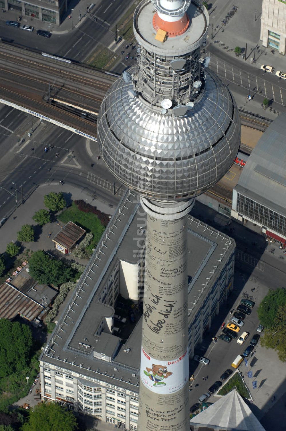 Berlin von oben - Berliner Fernsehturm mit Liebesbotschaften