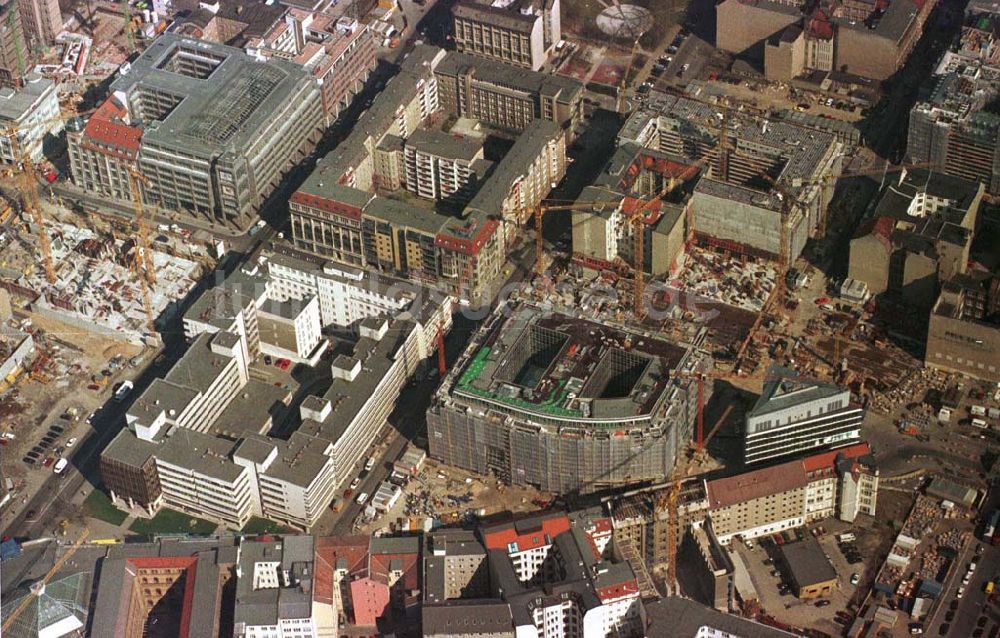 Berlin aus der Vogelperspektive: Berliner Friedrichstraße am ehe. Check Point Charly