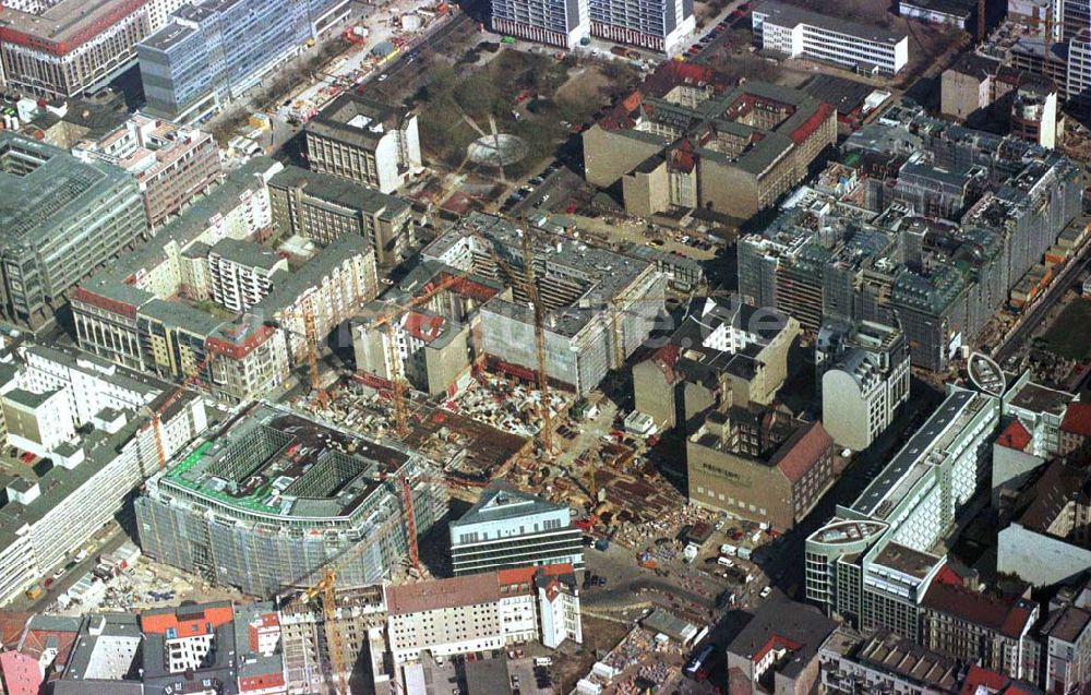 Luftbild Berlin - Berliner Friedrichstraße am ehe. Check Point Charly