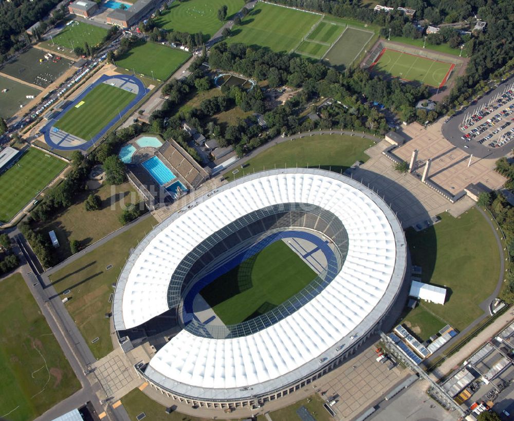 Berlin aus der Vogelperspektive: Berliner Olympiasradion, kurz vor der Eröffnung der Leichtathletik WM 2009