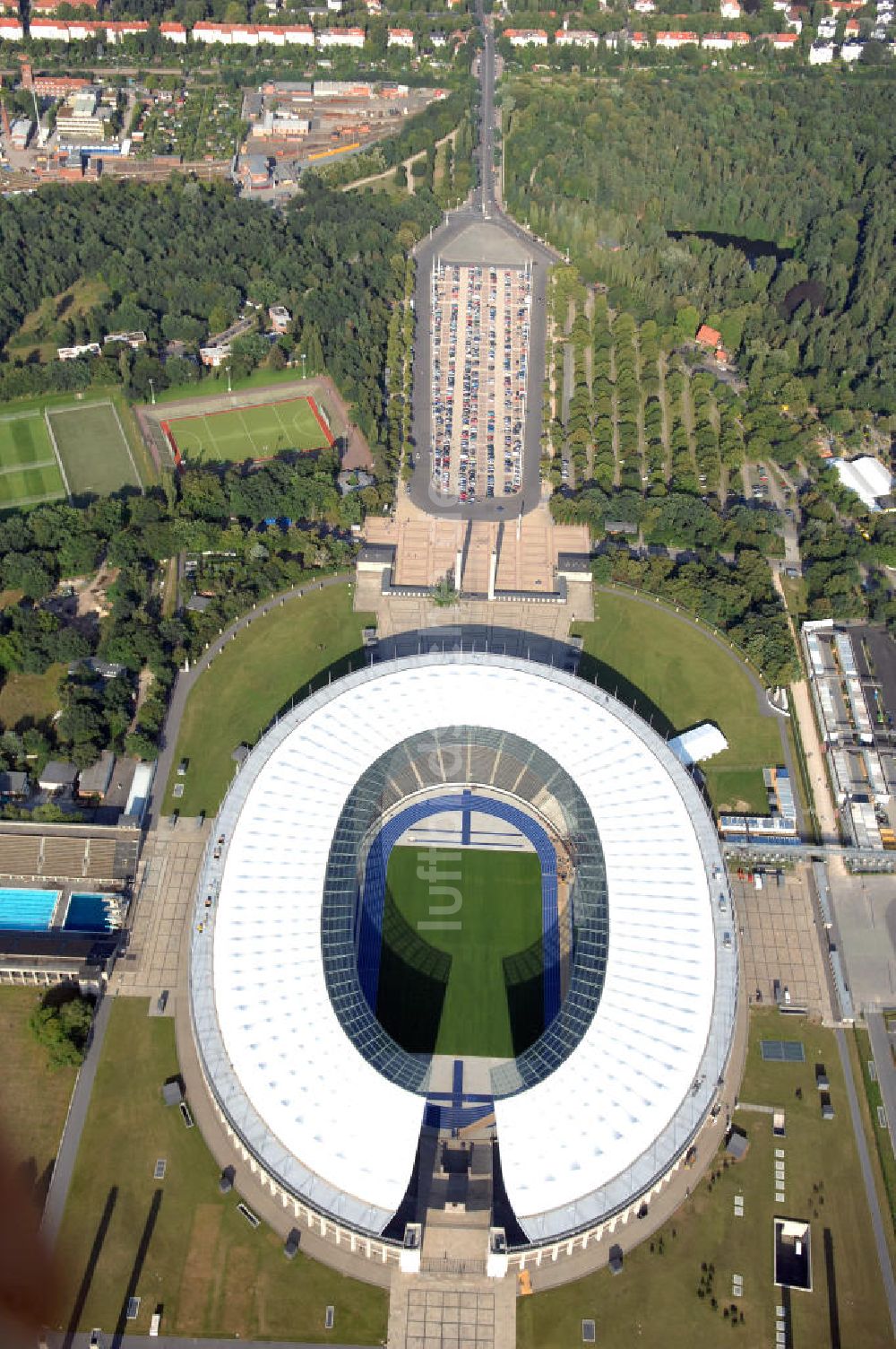 Berlin aus der Vogelperspektive: Berliner Olympiasradion, kurz vor der Eröffnung der Leichtathletik WM 2009