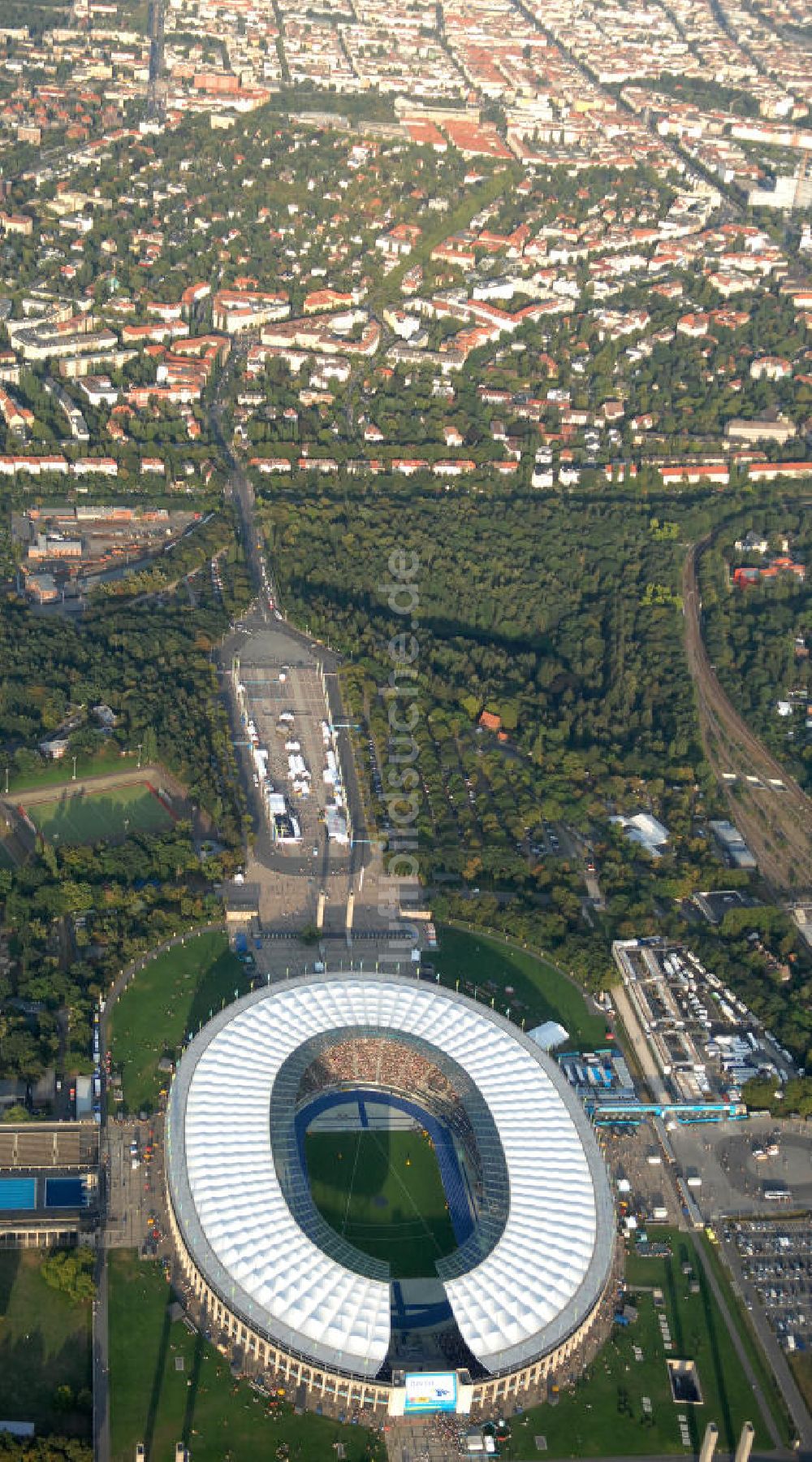 Berlin aus der Vogelperspektive: Berliner Olympiasradion, am letzten Tag der Leichtathletik WM 2009