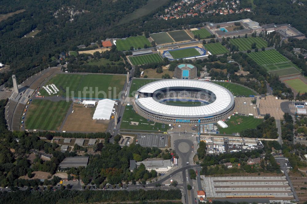 Berlin von oben - Berliner Olympiasradion, am Tag Eröffnung der Leichtathletik WM 2009