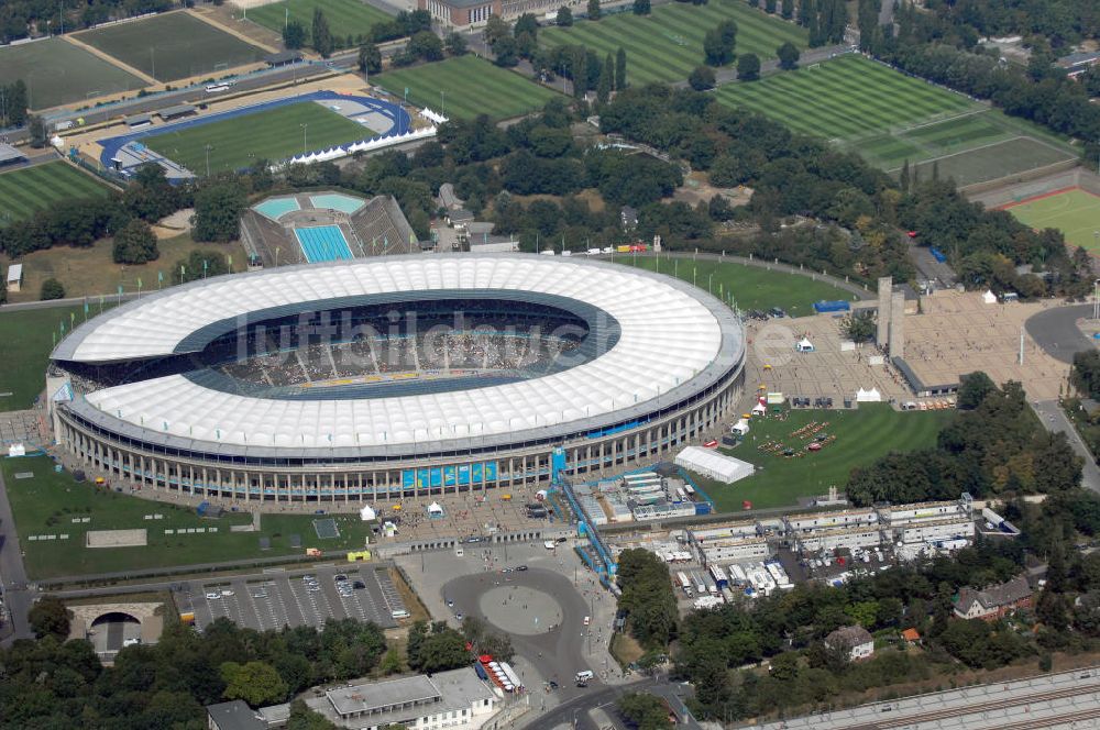 Berlin aus der Vogelperspektive: Berliner Olympiasradion, am Tag Eröffnung der Leichtathletik WM 2009