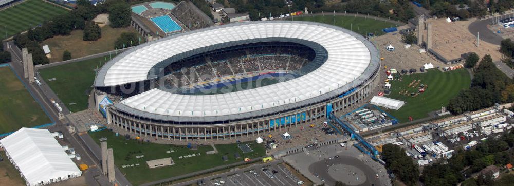 Berlin aus der Vogelperspektive: Berliner Olympiasradion, am Tag Eröffnung der Leichtathletik WM 2009