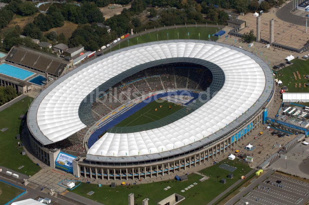 Berlin von oben - Berliner Olympiasradion, am Tag Eröffnung der Leichtathletik WM 2009