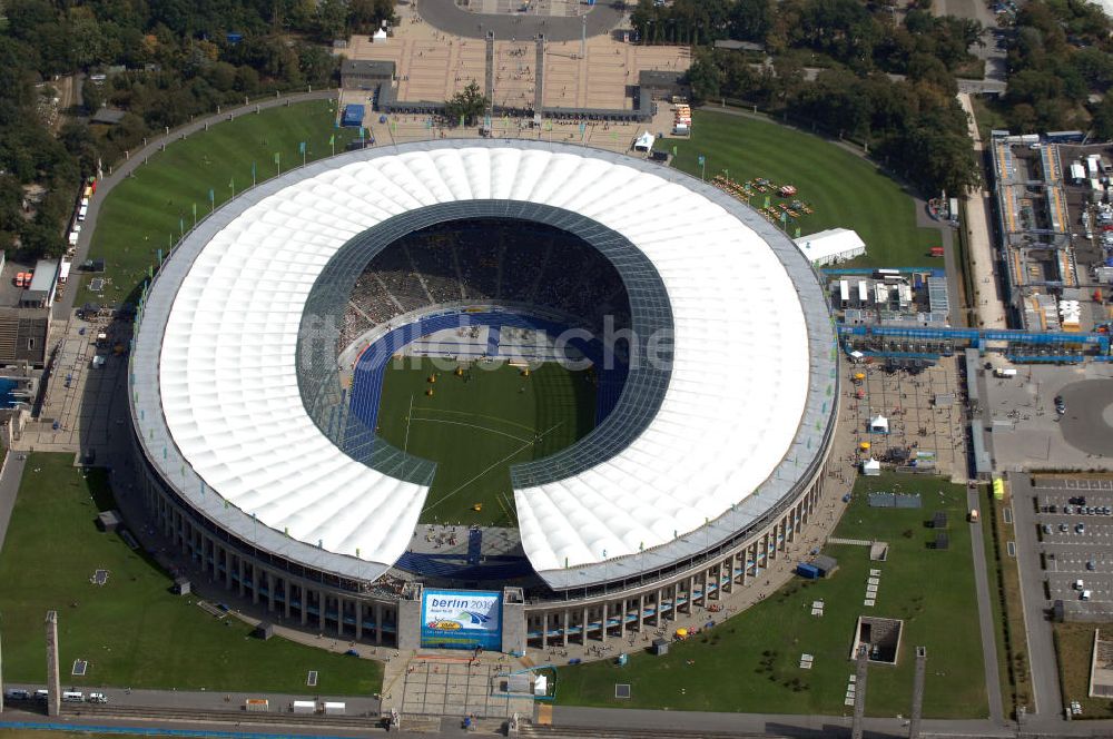 Berlin aus der Vogelperspektive: Berliner Olympiasradion, am Tag Eröffnung der Leichtathletik WM 2009