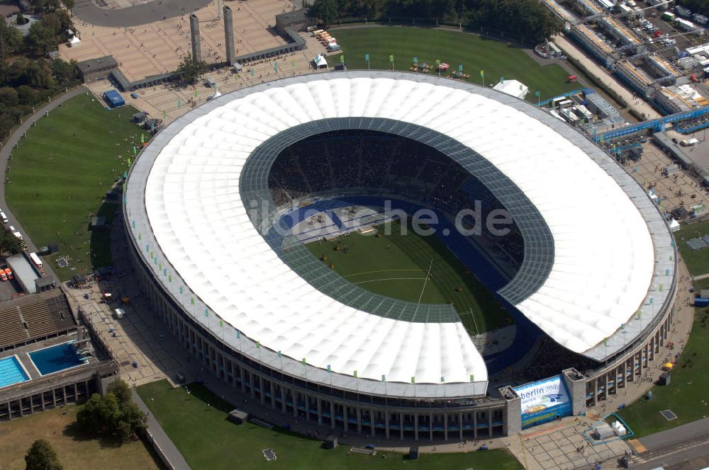 Berlin von oben - Berliner Olympiasradion, am Tag Eröffnung der Leichtathletik WM 2009