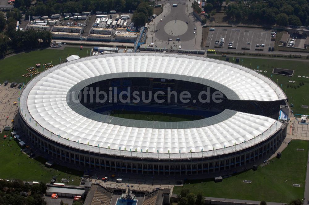 Berlin von oben - Berliner Olympiasradion, am Tag Eröffnung der Leichtathletik WM 2009