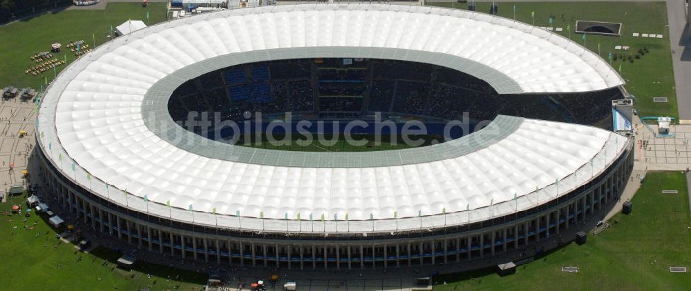 Berlin aus der Vogelperspektive: Berliner Olympiasradion, am Tag Eröffnung der Leichtathletik WM 2009