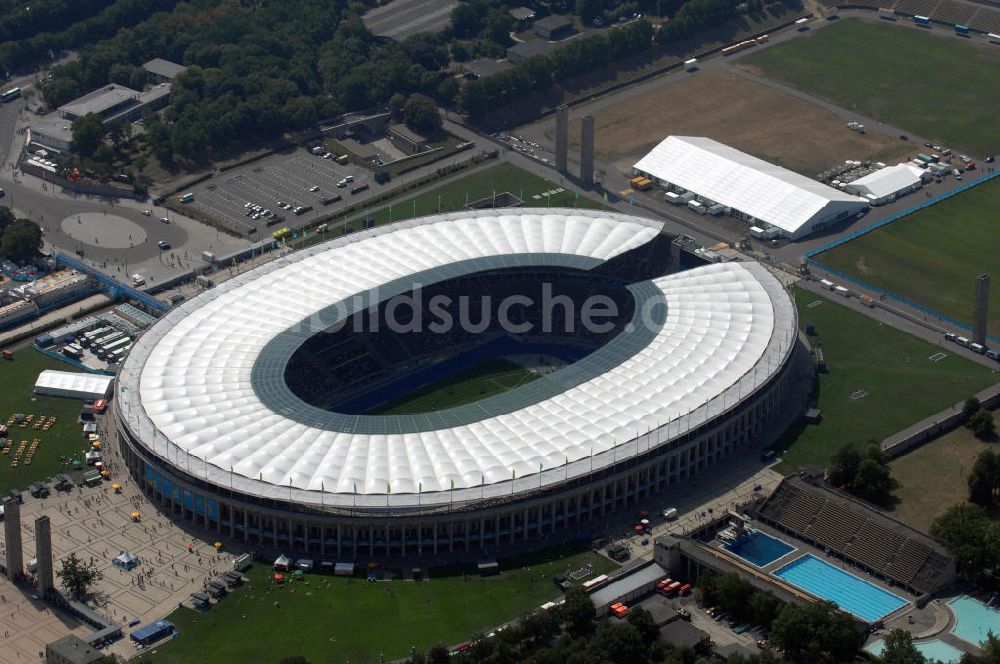 Berlin aus der Vogelperspektive: Berliner Olympiasradion, am Tag Eröffnung der Leichtathletik WM 2009